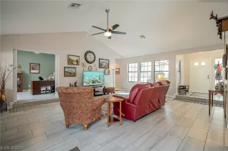 Photo #5: 2274688 Listing