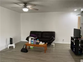 Photo #4: 2274743 Listing