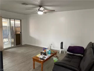 Photo #6: 2274743 Listing