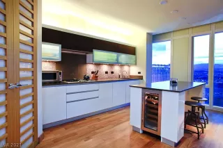 Photo #5: 2274765 Listing