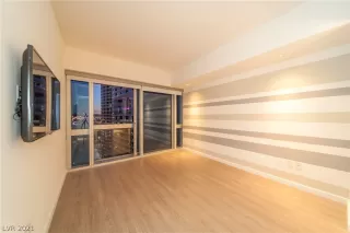 Photo #5: 2274766 Listing 