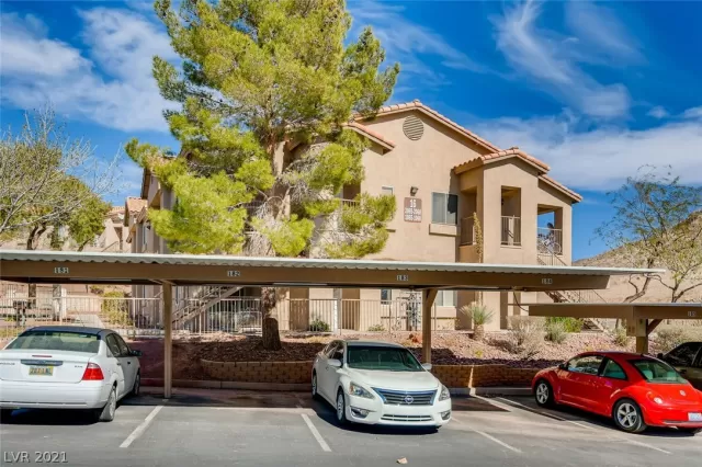 MLS: 2275817 Condo For Sale