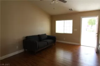 Photo #4: 2275885 Listing