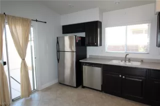 Photo #6: 2275885 Listing