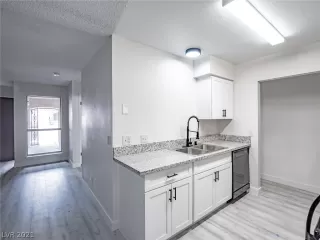 Photo #5: 2275895 Listing 