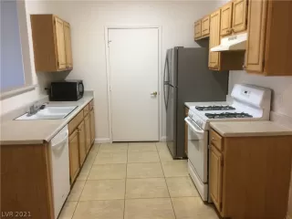 Photo #5: 2275901 Listing 