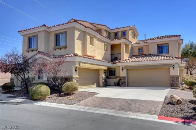 MLS: 2275987 Condo For Sale