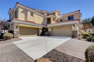 Photo #2: 2275987 Listing