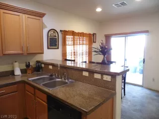 Photo #5: 2275988 Listing