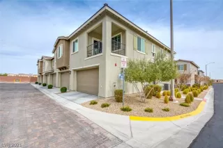 Photo #2: 2276003 Listing