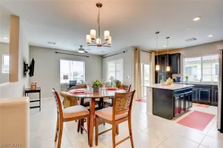 Photo #4: 2276003 Listing