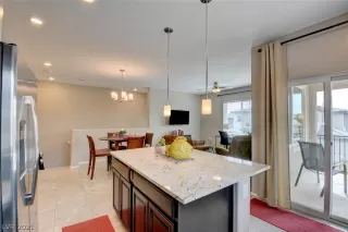 Photo #5: 2276003 Listing