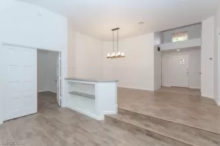 Photo #3: 2276108 Listing