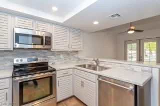 Photo #5: 2276108 Listing