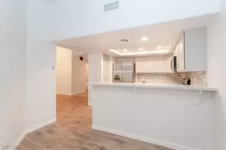 Photo #6: 2276108 Listing