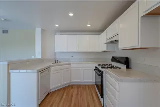 Photo #1: 2276194 Listing 