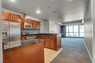 Photo #3: 2276293 Listing