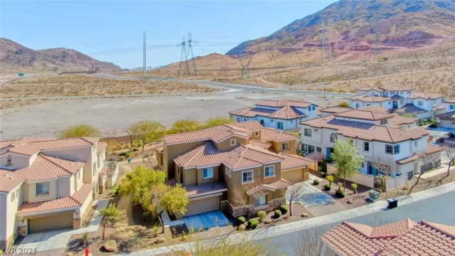 MLS: 2276305 Condo For Sale