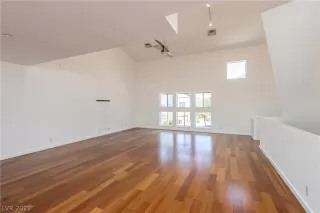 Photo #3: 2276328 Listing