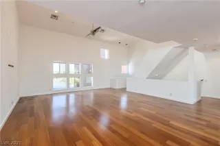 Photo #4: 2276328 Listing