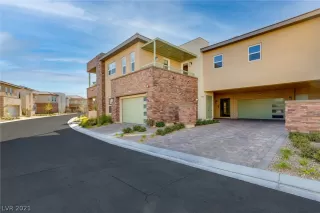 Photo #1: 2276329 Listing