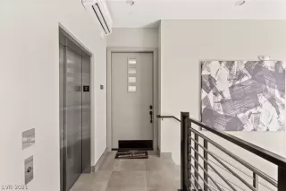 Photo #3: 2276329 Listing