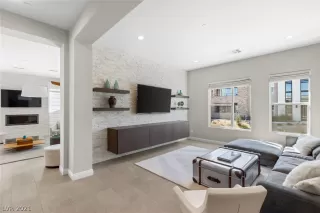 Photo #5: 2276329 Listing