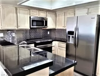 Photo #5: 2276378 Listing 