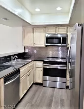 Photo #6: 2276378 Listing 