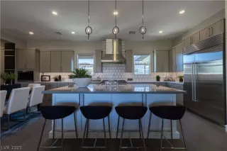 Photo #2: 2276526 Listing