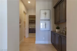 Photo #2: 2276532 Listing