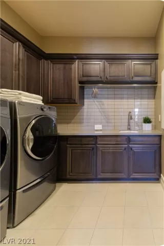 Photo #4: 2276532 Listing