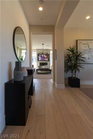 Photo #5: 2276532 Listing