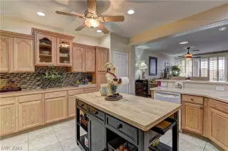 Photo #4: 2276554 Listing