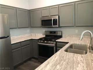 Photo #4: 2276567 Listing