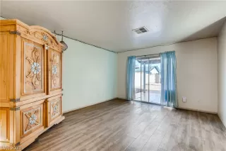 Photo #5: 2276638 Listing