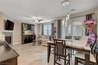 Photo #4: 2276683 Listing