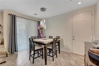 Photo #5: 2276683 Listing