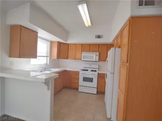 Photo #5: 2276703 Listing 