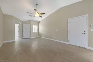 Photo #1: 2276811 Listing