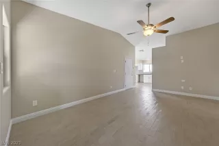 Photo #3: 2276811 Listing