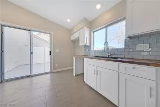 Photo #5: 2276811 Listing