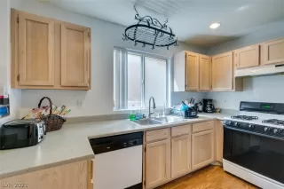 Photo #4: 2276812 Listing