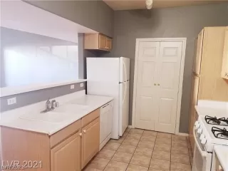 Photo #6: 2276816 Listing