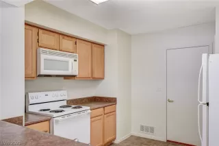 Photo #4: 2276838 Listing