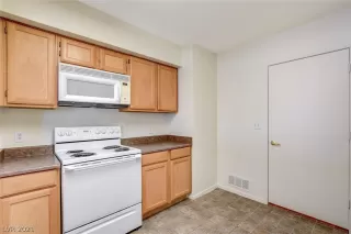 Photo #5: 2276838 Listing