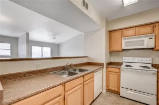 Photo #6: 2276838 Listing