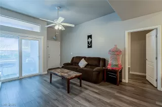 Photo #4: 2276892 Listing