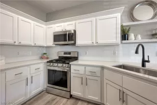 Photo #3: 2276907 Listing 