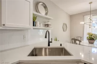 Photo #4: 2276907 Listing 